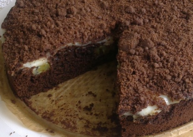 Fotografia przedstawiająca Ciasto czekoladowe z kiwi