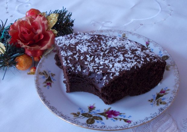 Fotografia przedstawiająca Ciasto czekoladowe z kokosem