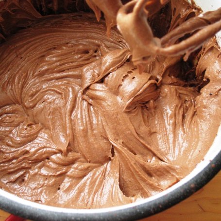 Krok 3 - Ciasto czekoladowe z kokosową masą foto