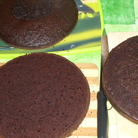 Krok 5 - Ciasto czekoladowe z kremem chałwowym foto