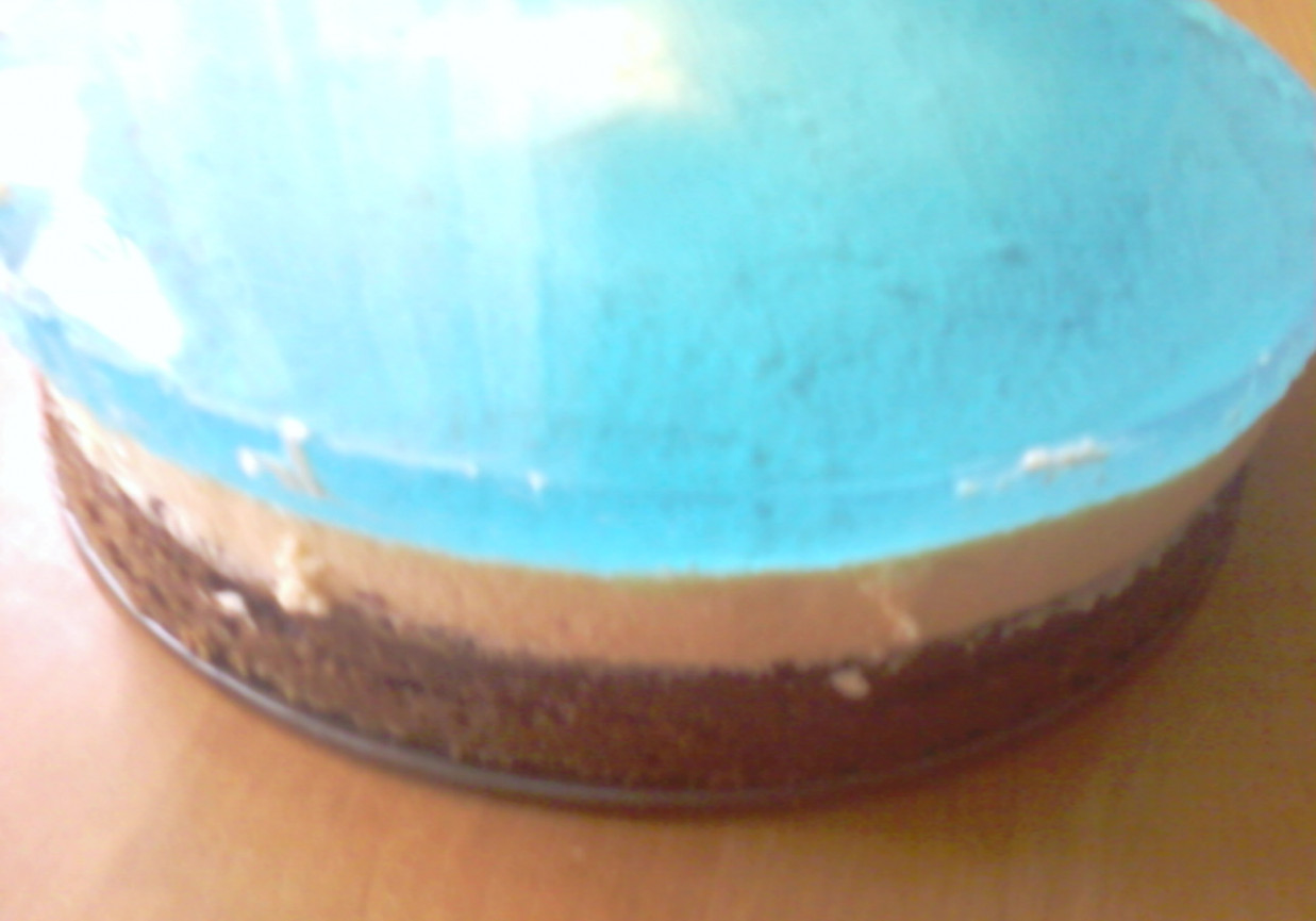 Ciasto czekoladowe z kremem i galaretką foto