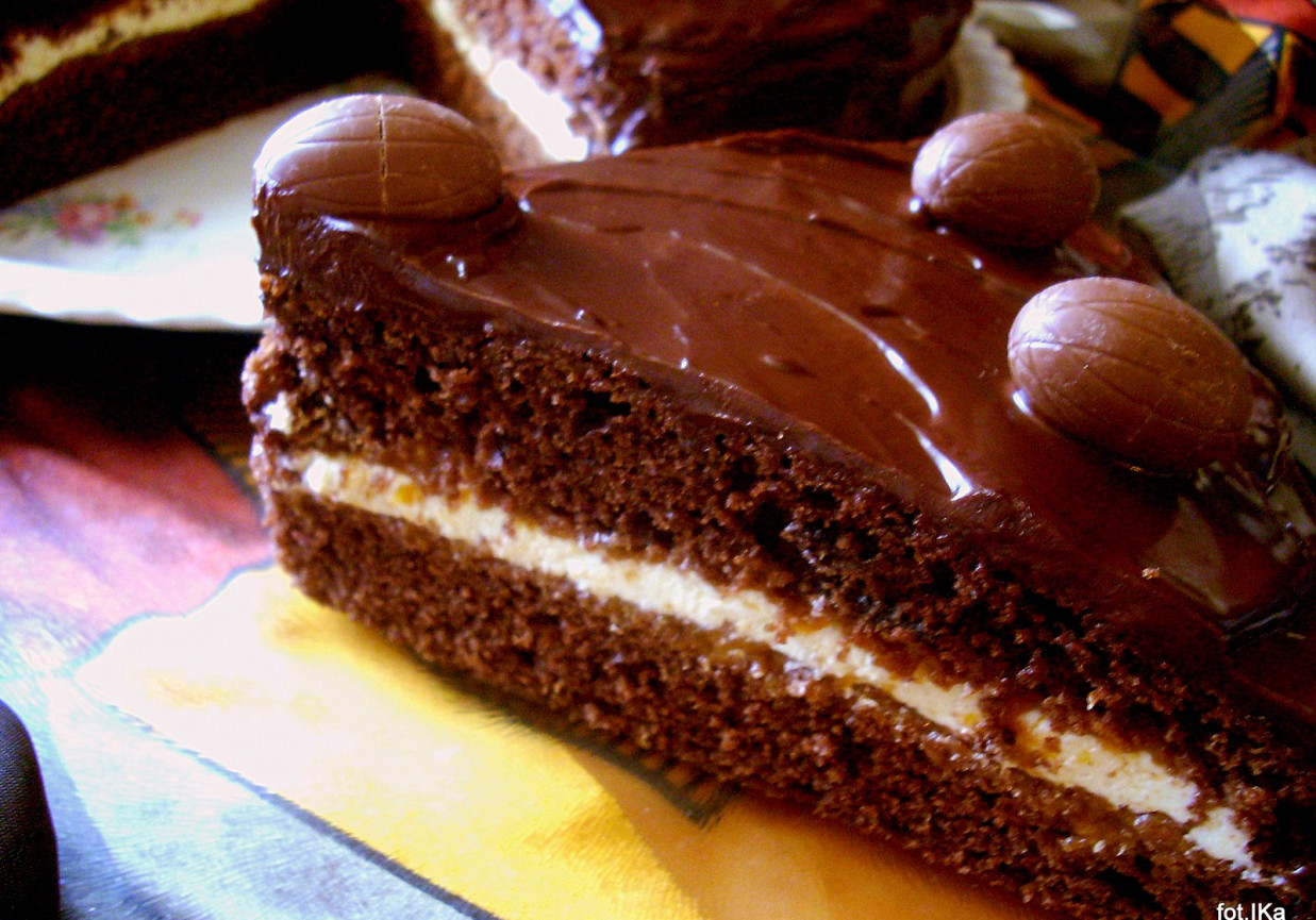 Ciasto czekoladowe z kremem kefirowym foto