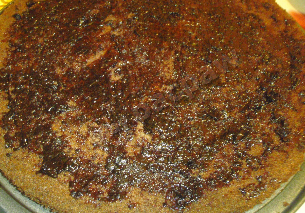 Ciasto czekoladowe z kremem orzechowym foto
