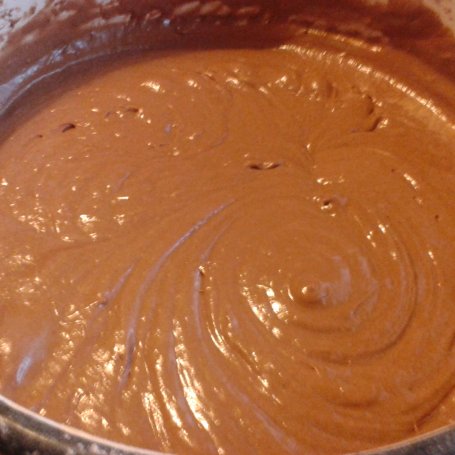 Krok 2 - Ciasto czekoladowe z kremem serowym i porzeczkami  foto