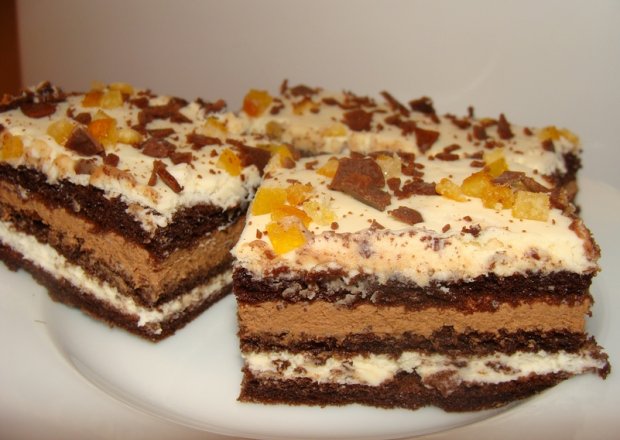 Fotografia przedstawiająca Ciasto czekoladowe z likierem