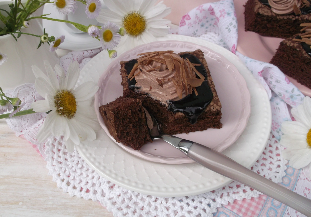 Ciasto czekoladowe z mlekiem w proszku. foto