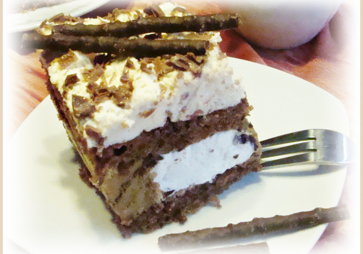 Ciasto czekoladowe z murzynkami foto