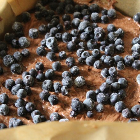Krok 4 - Ciasto czekoladowe z owocami foto