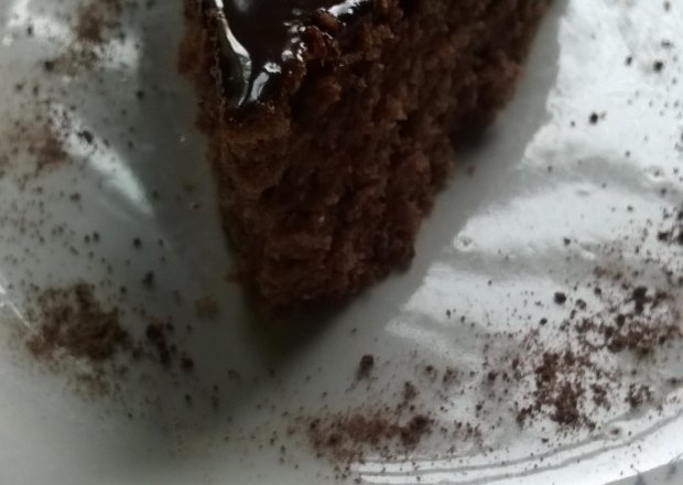 Fotografia przedstawiająca Ciasto czekoladowe z polewą