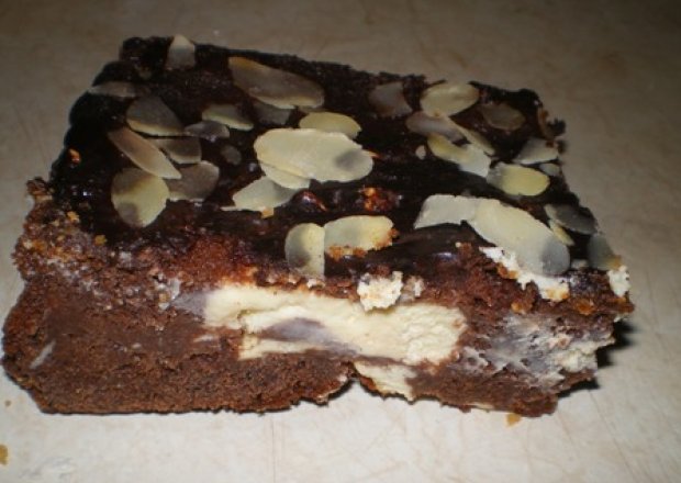 Fotografia przedstawiająca Ciasto czekoladowe z serem