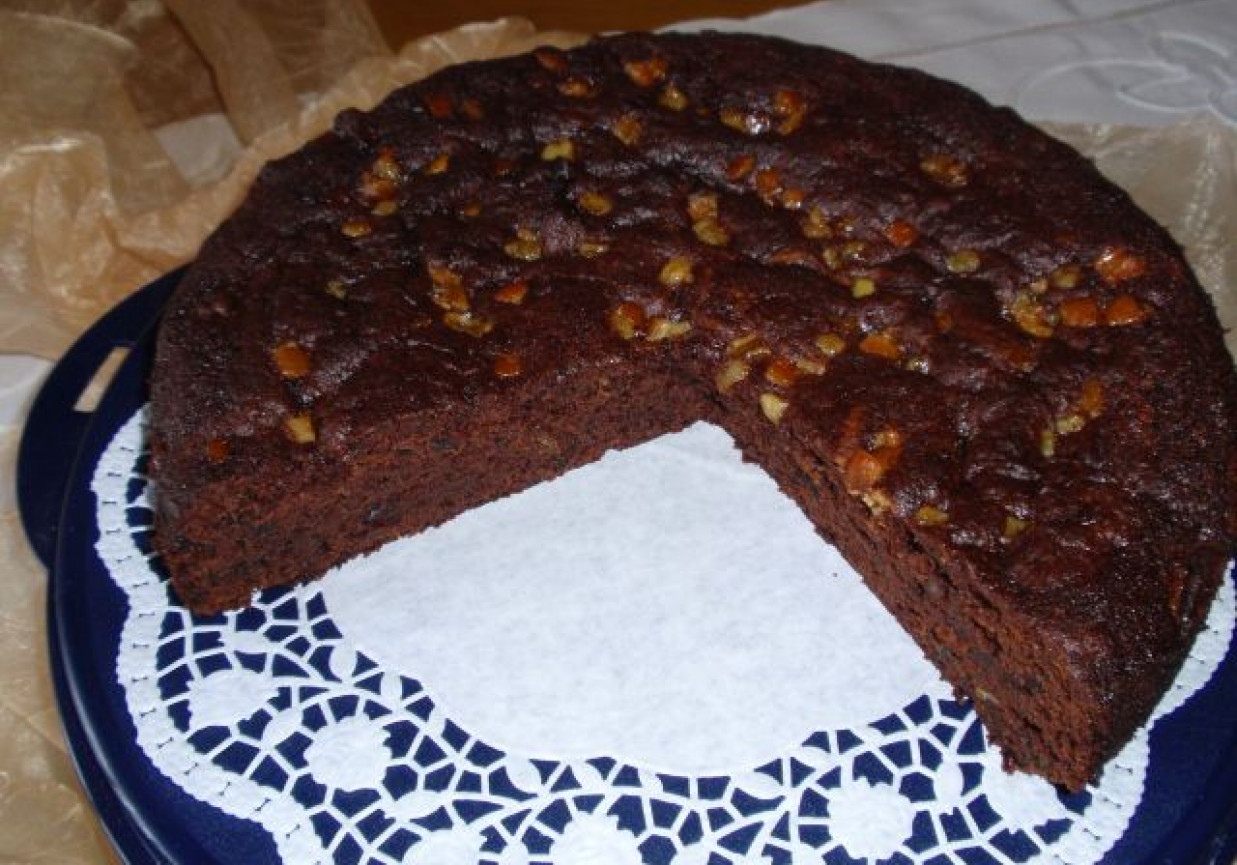 Ciasto czekoladowe z sliwką kalifornijską foto
