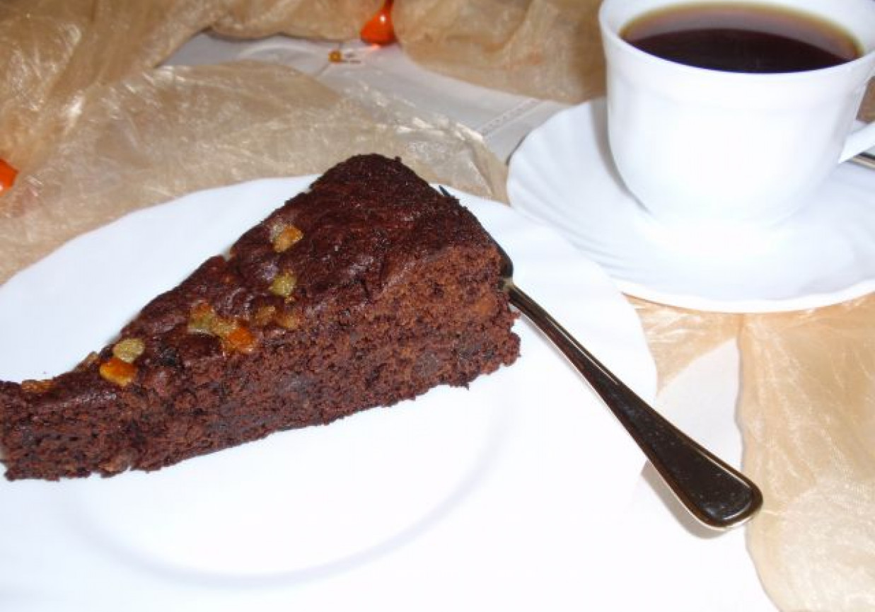 Ciasto czekoladowe z sliwką kalifornijską foto