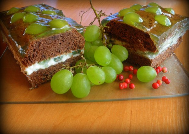 Fotografia przedstawiająca Ciasto czekoladowe z winogrona