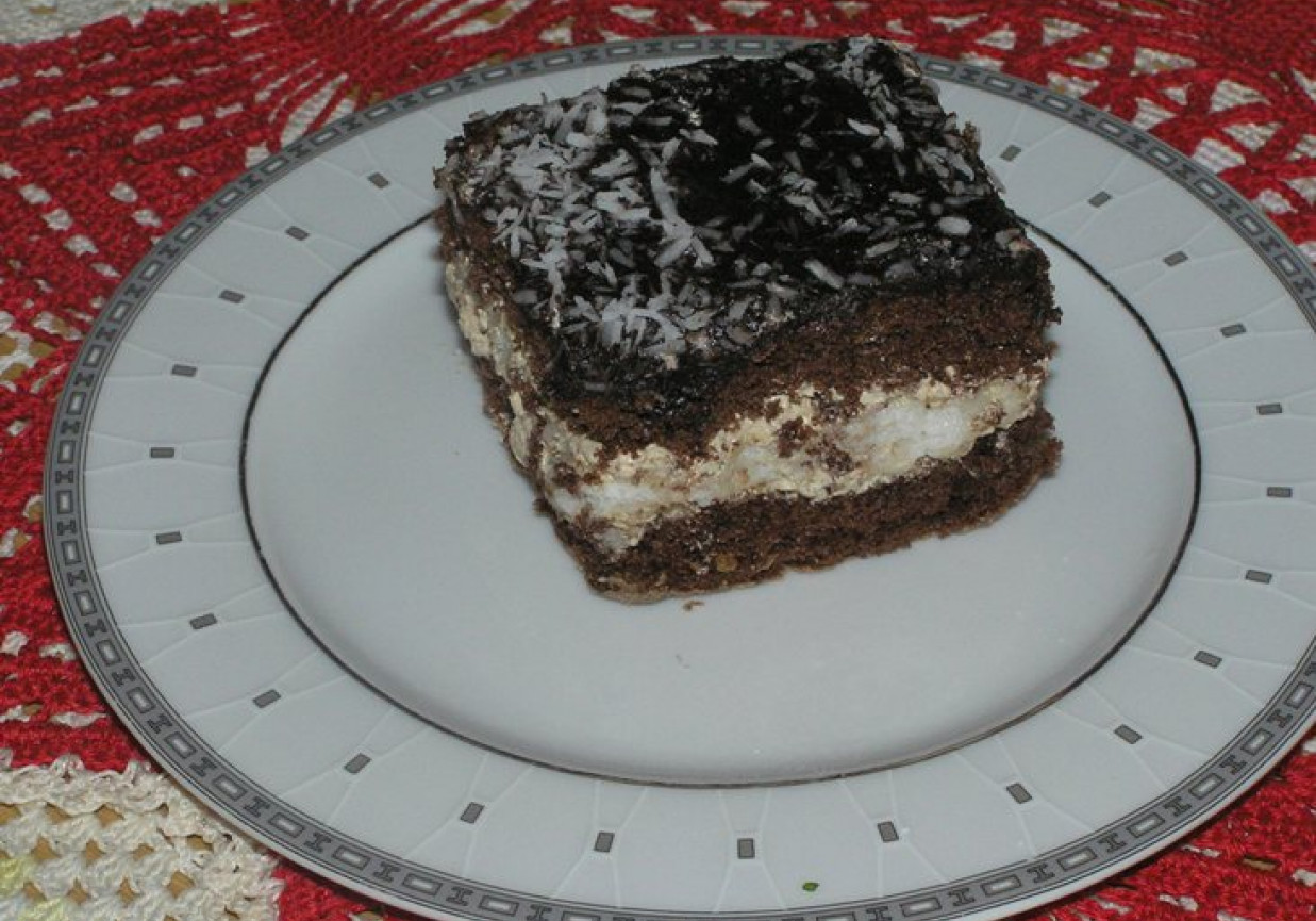 Ciasto czekoladowe z wkladka kokosowa foto
