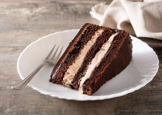 Fotografia przedstawiająca Ciasto czekoladowe z wkładką kokosową