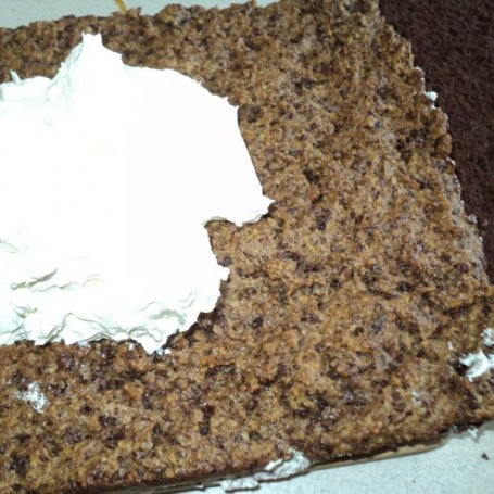 Krok 8 - Ciasto czekoladowe z wkładką wafelkowo-orzechową  foto
