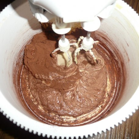 Krok 9 - Ciasto czekoladowe z żurawiną foto