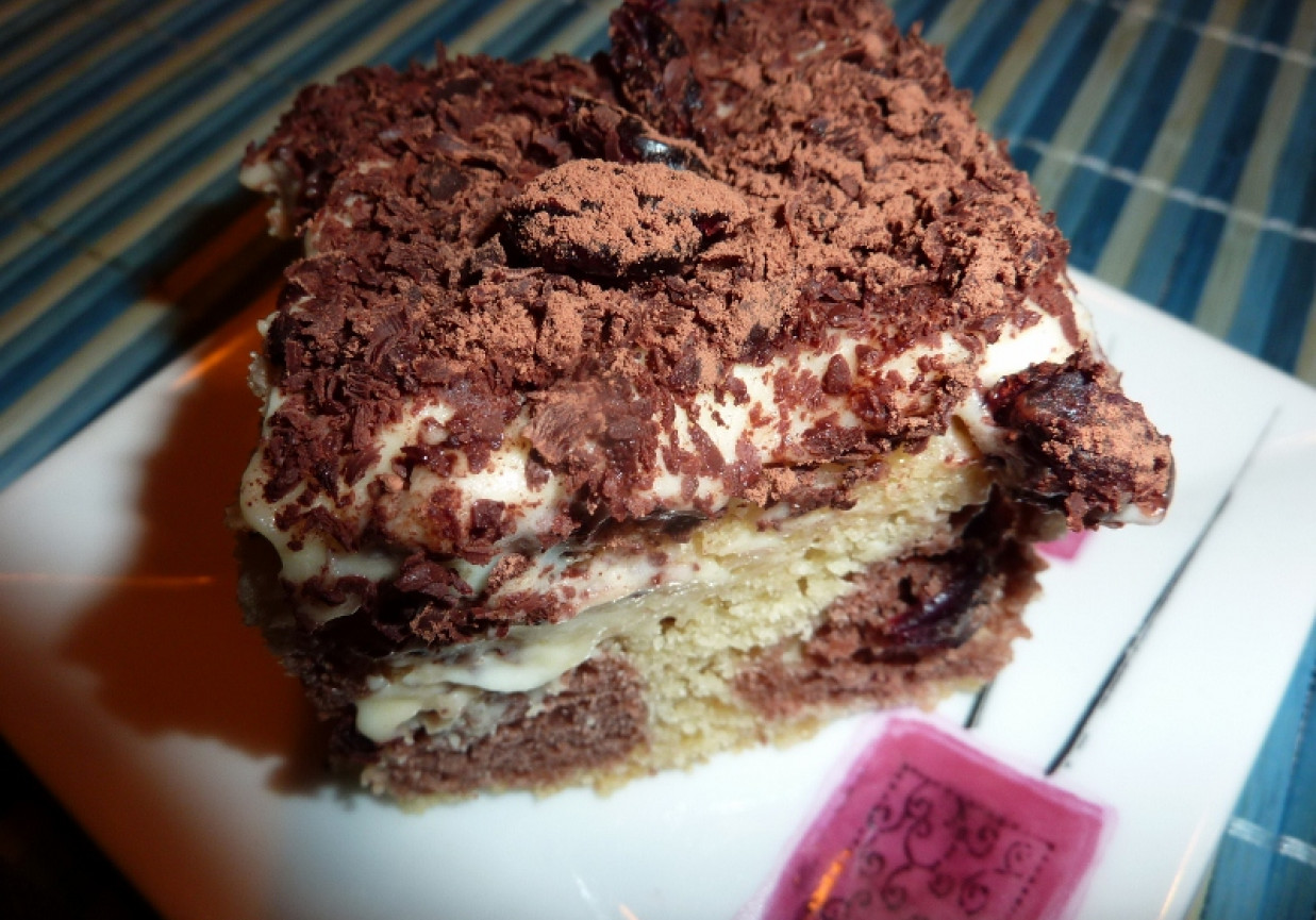 Ciasto czekoladowe z żurawiną foto