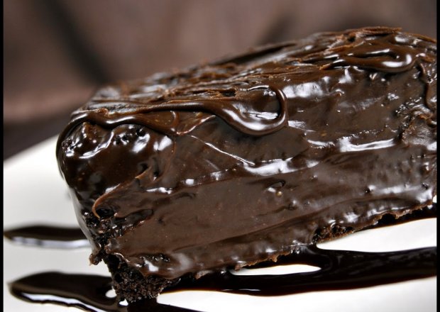 Fotografia przedstawiająca Ciasto czekoladowe w kształcie serca