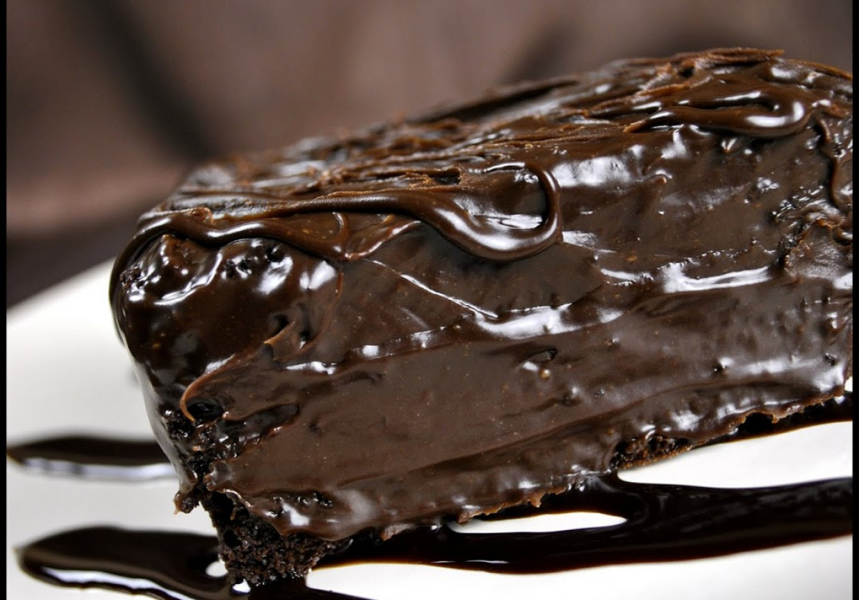 Ciasto czekoladowe w kształcie serca foto