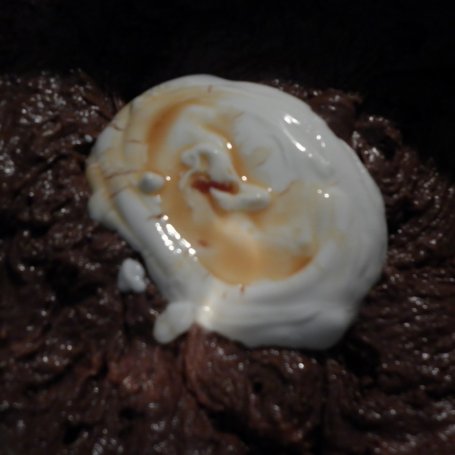 Krok 5 - Ciasto czekoladowo - cukiniowe z morelą i borówką amerykańską. foto