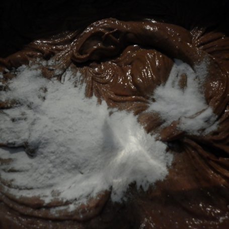 Krok 6 - Ciasto czekoladowo - cukiniowe z morelą i borówką amerykańską. foto