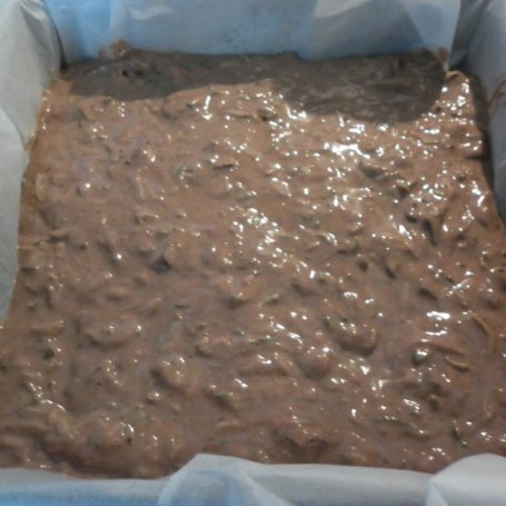 Krok 9 - Ciasto czekoladowo - cukiniowe ze świeżymi figami. foto
