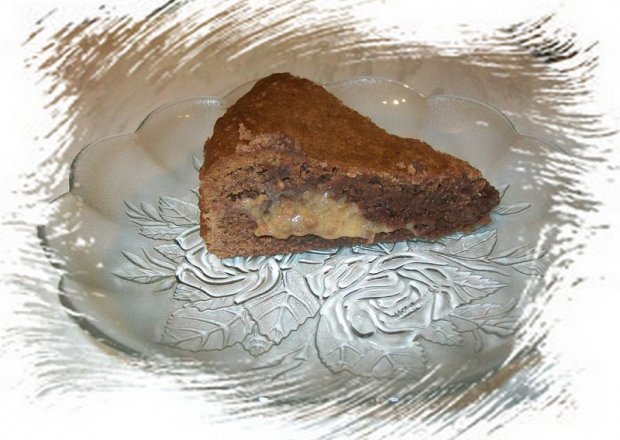Fotografia przedstawiająca Ciasto czekoladowo - kajmakowe