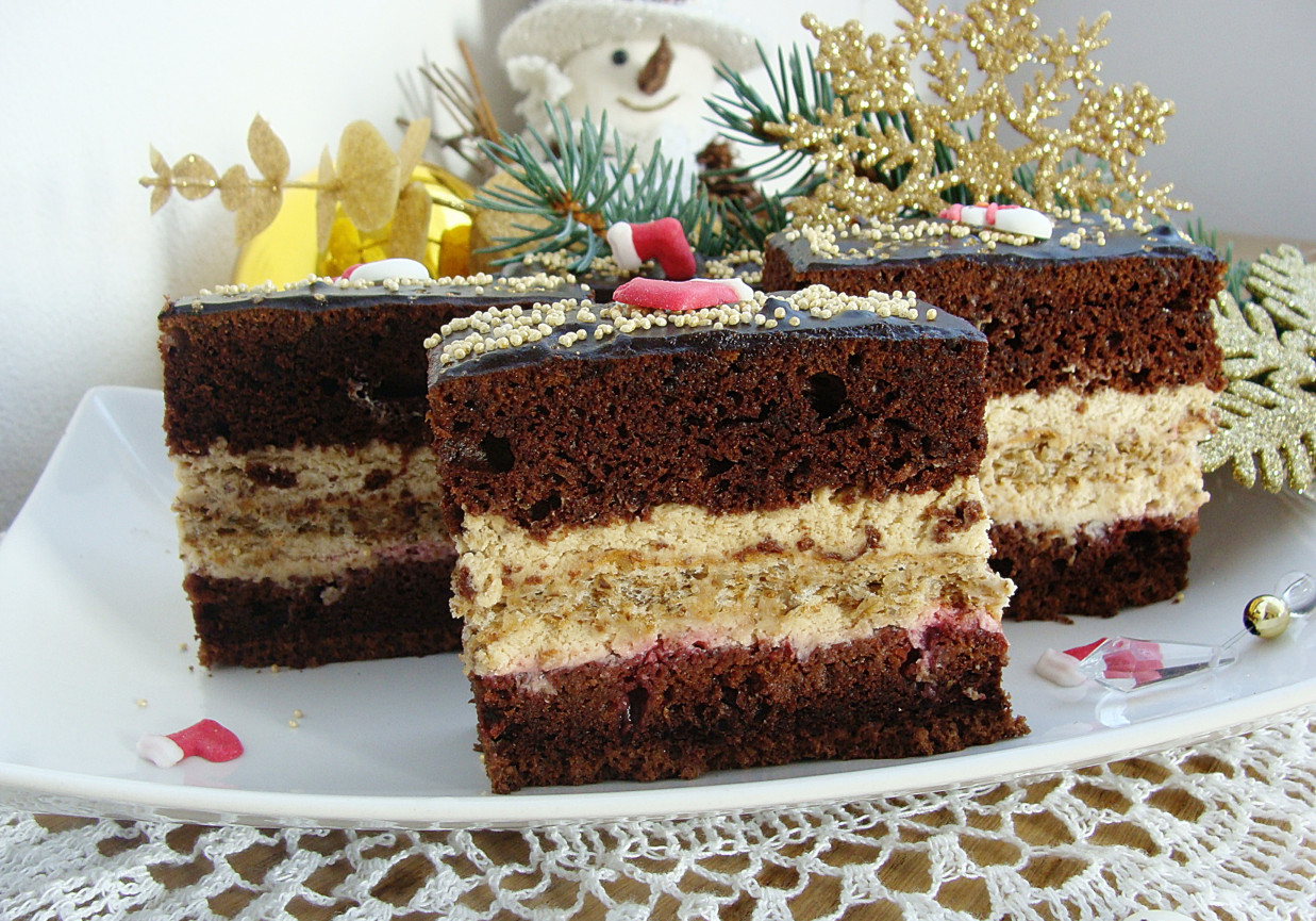 Ciasto czekoladowo-orzechowe z cappuccino foto