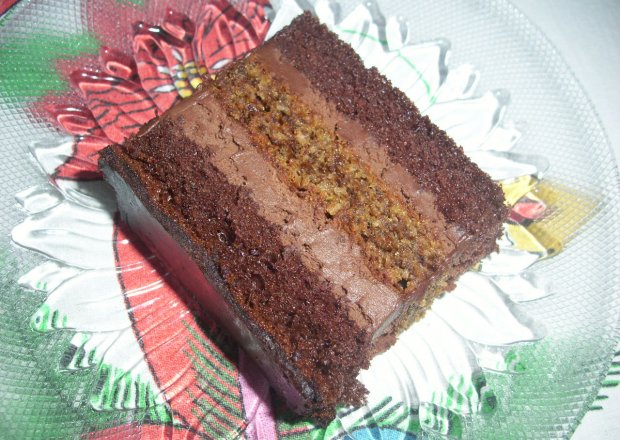 Fotografia przedstawiająca Ciasto czekoladowo - orzechowe