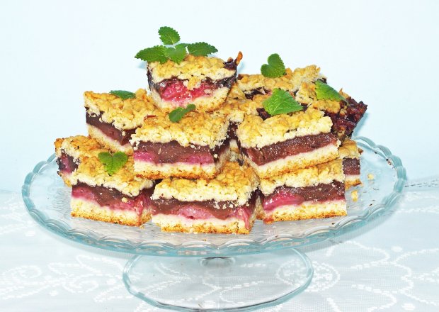 Fotografia przedstawiająca Ciasto czekoladowo- truskawkowe