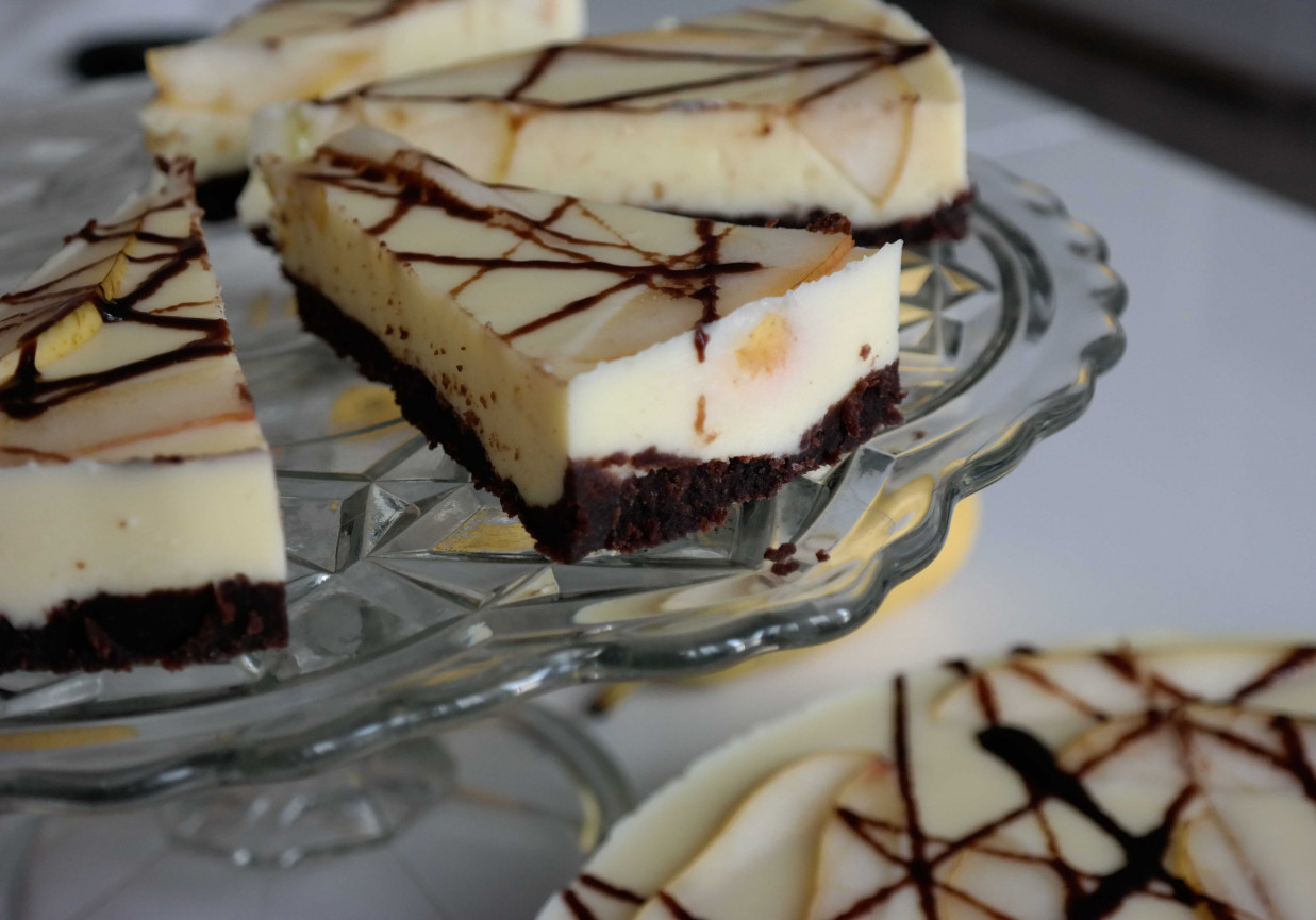 Ciasto czekoladowo-waniliowe z gruszkami foto