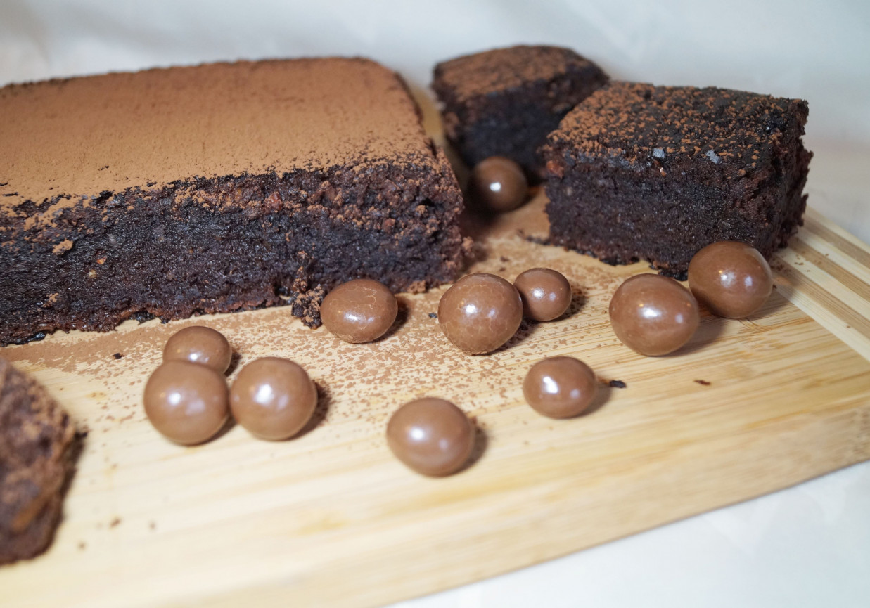 Ciasto czekoladowo-orzechowe foto