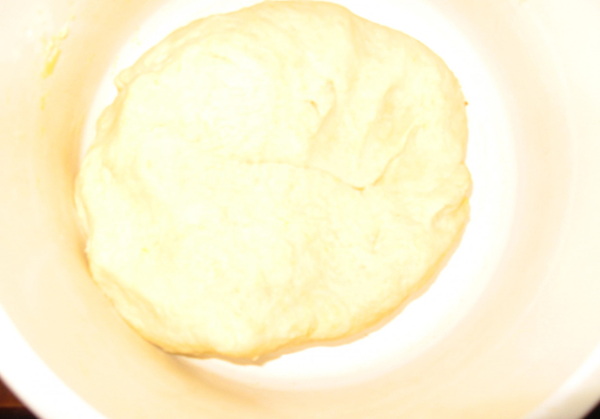 ciasto do pizzy - przepis na 2 okrągłe pizze foto