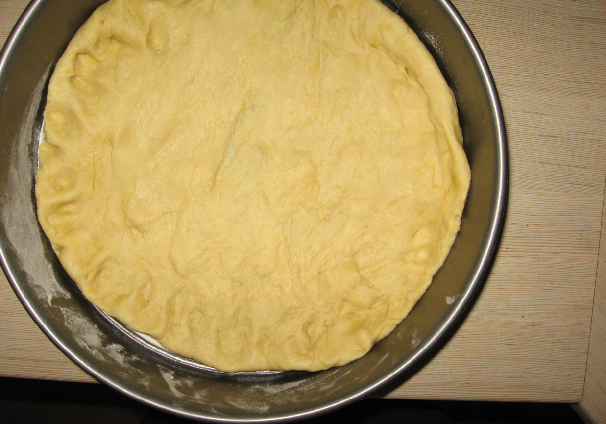 ciasto do pizzy - przepis na 2 okrągłe pizze foto