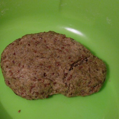 Krok 4 - Ciasto do pizzy razowej foto