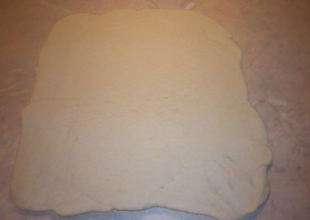Fotografia przedstawiająca ciasto domowe do pizzy