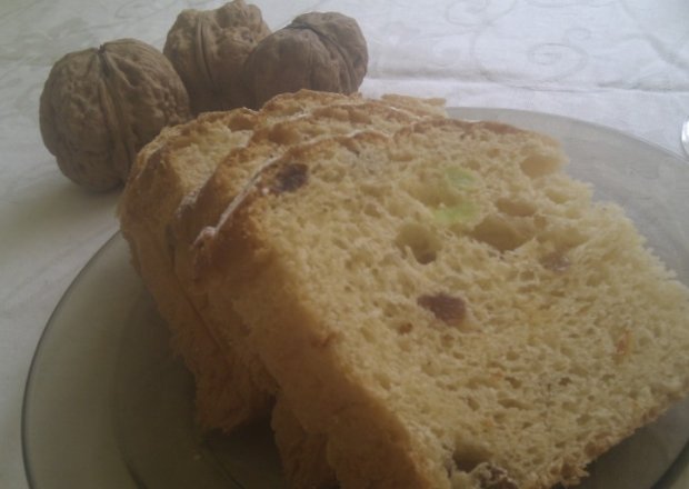 Fotografia przedstawiająca ciasto drożdżowe a'la pannetone