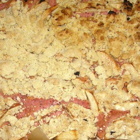 Krok 7 - Ciasto drożdżowe buraczkowo-fasolowe z szarą renetą i kruszonką foto