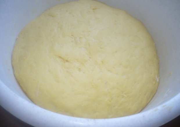 Fotografia przedstawiająca Ciasto drożdzowe na  pierożki do  smażenia