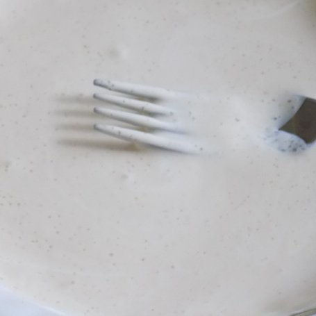 Krok 1 - Ciasto drożdżowe z budyniem i malinami. foto