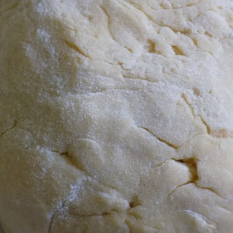 Krok 2 - Ciasto drożdżowe z budyniem i malinami. foto