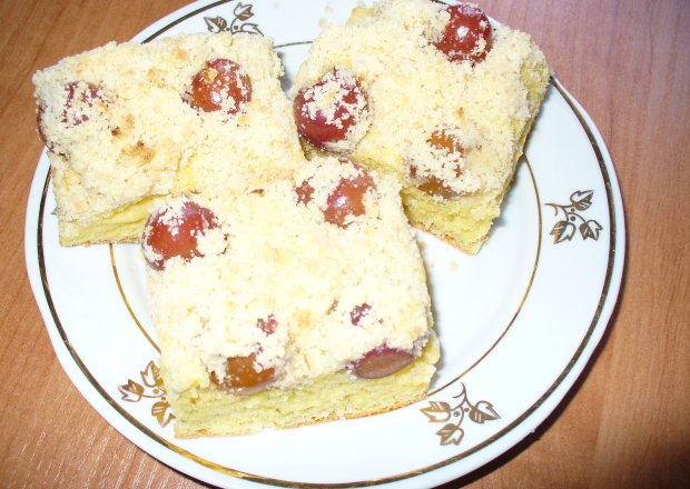 Fotografia przedstawiająca Ciasto  drożdżowe z  czereśniami