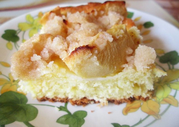 Fotografia przedstawiająca Ciasto drożdżowe z jabłkami