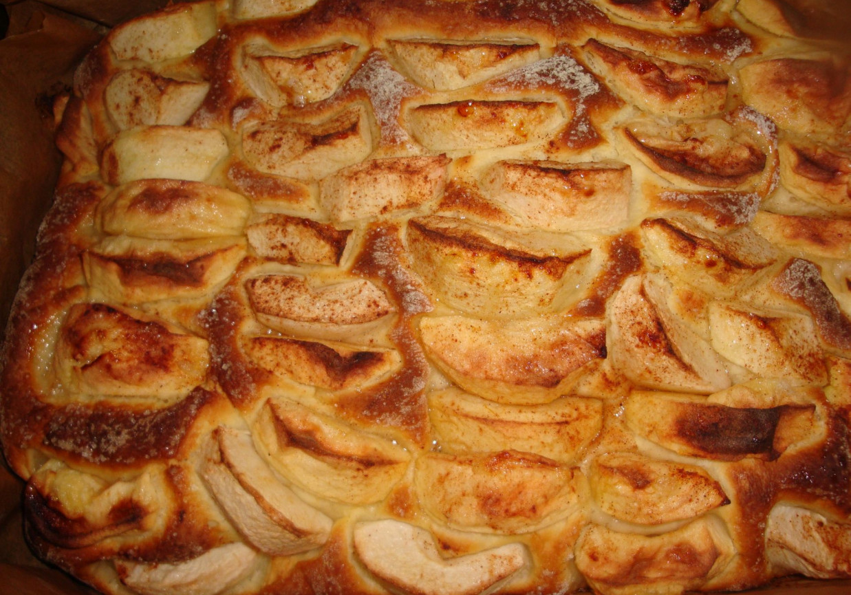 Ciasto drożdżowe z jabłkami foto