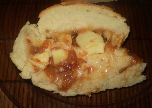 Fotografia przedstawiająca Ciasto drożdzowe z jabłkiem