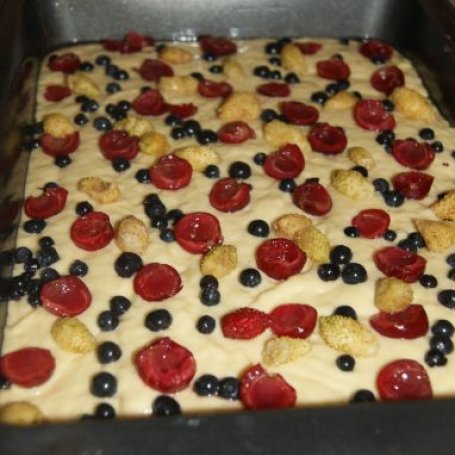 Krok 8 - Ciasto drożdżowe z owocami i kruszonką foto
