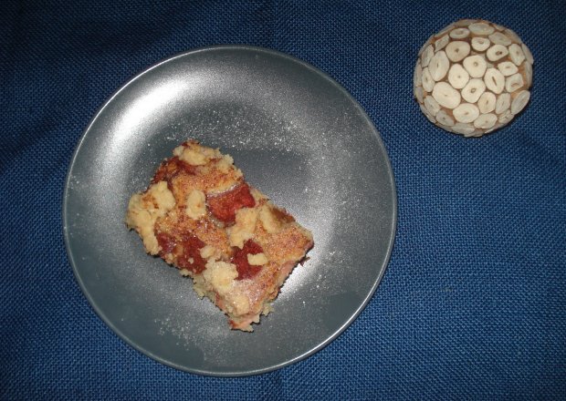Fotografia przedstawiająca Ciasto drożdżowe z rabarbarem