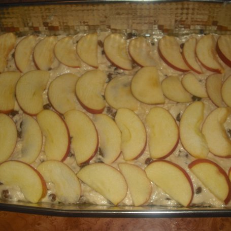 Krok 8 - Ciasto drożdżowe z rodzynkami, jabłkami i kruszonką foto
