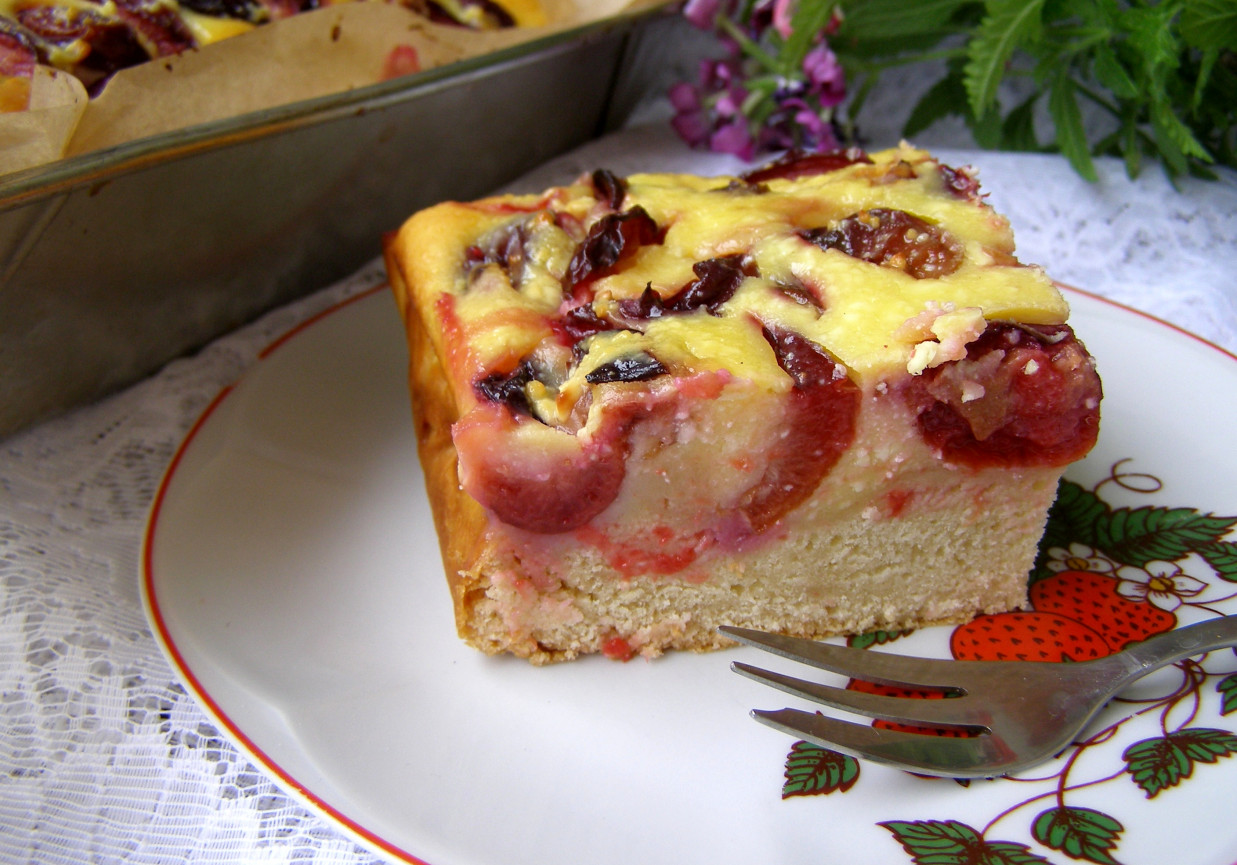 ciasto drożdżowe z suszonych drożdży ze śliwkami i twarogiem... DoradcaSmaku.pl